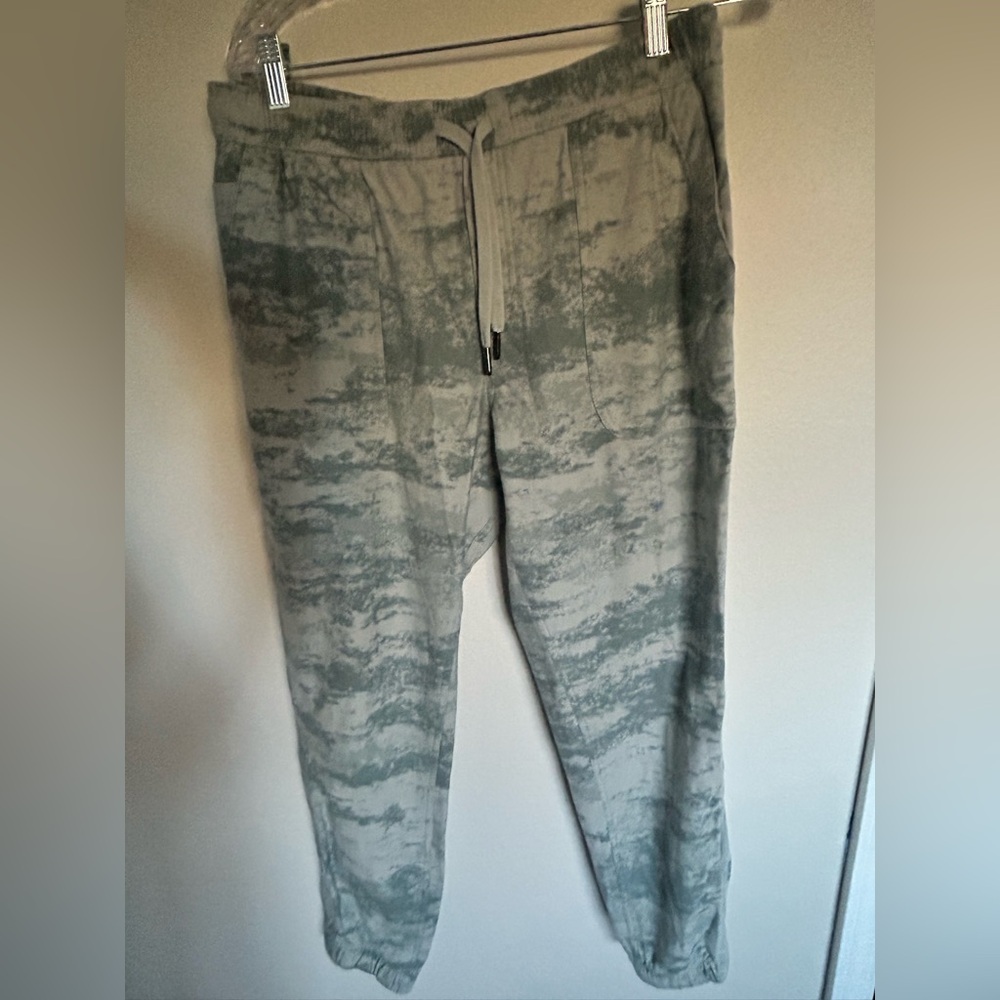 Athleta Green/White Jogger- Size M